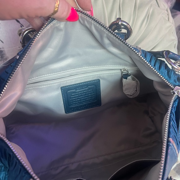 🎁COACH-BEAUTIFUL HAND BAG NEW🎁THIS COLOR IS AMAZING. NWT 🎁 - Picture 7 of 13
